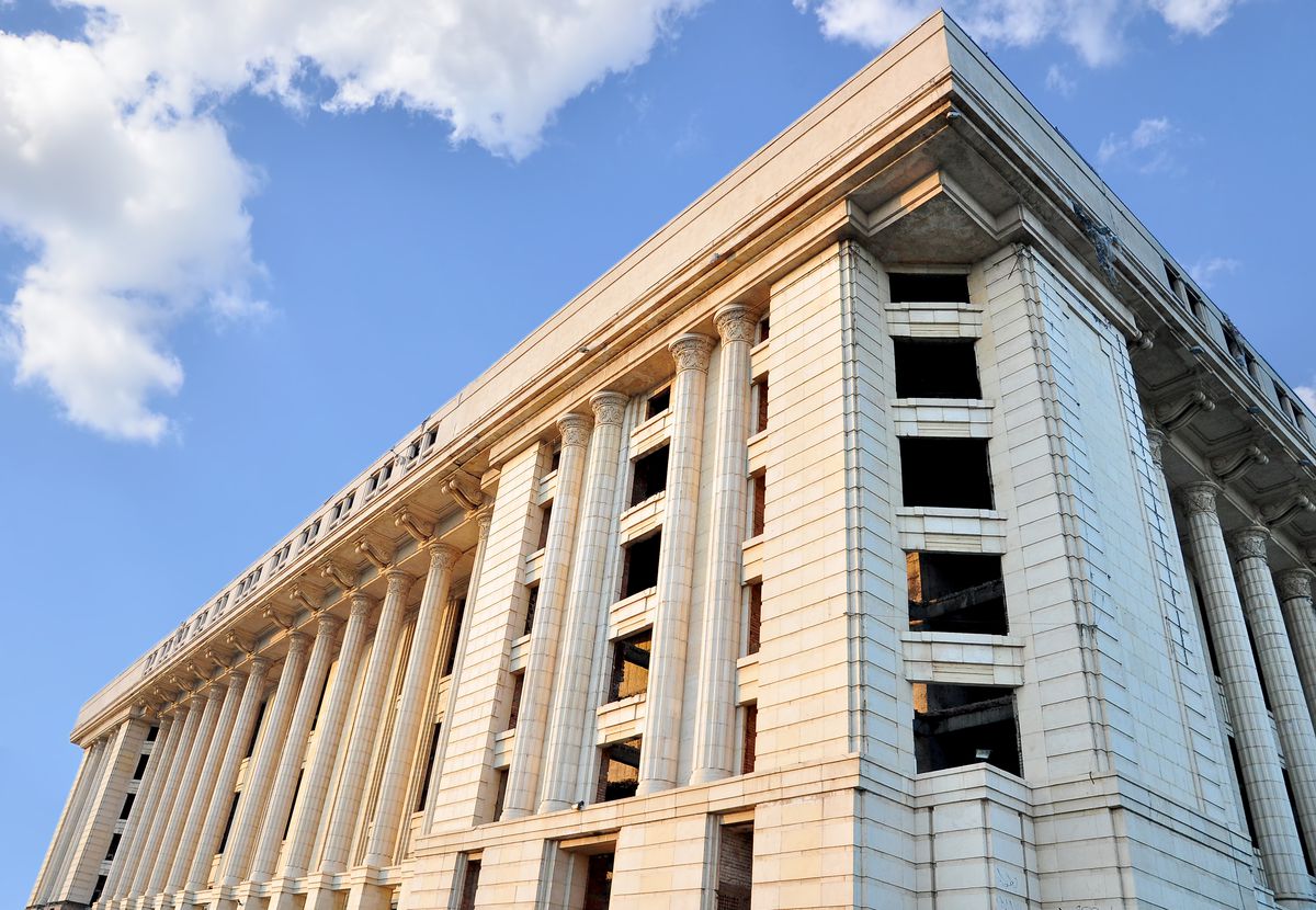 Ce destinație ar putea să aibă mastodontul eșuat din inima Bucureștiului » Plan aiuritor: „Peste 50.000 de locuri”