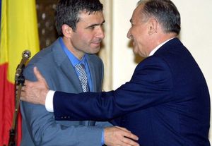 Întâmplarea uitată cu Ion Iliescu și Gică Hagi: „Era să-și rupă piciorul. Ploua și a alunecat pe marmură”