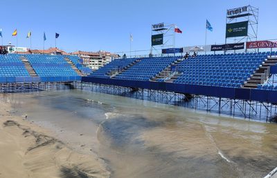 Imaginile verii! A început turneul de tenis cu teren inundat de apele Atlanticului » Ce nume mari participă