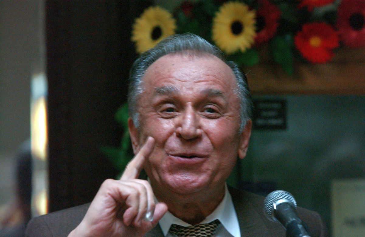 Întâmplarea uitată cu Ion Iliescu și Gică Hagi: „Era să-și rupă piciorul. Ploua și a alunecat pe marmură”
