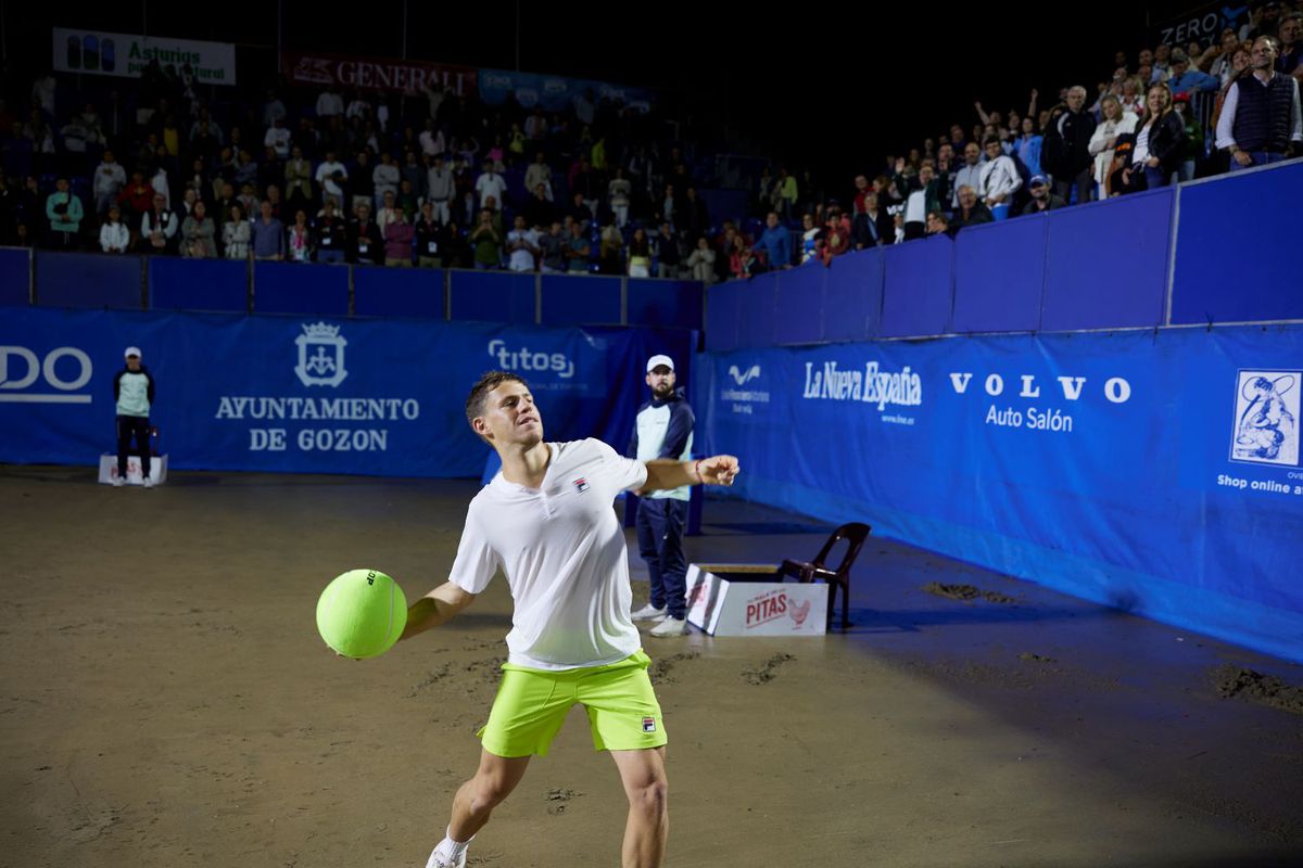 Imagini fenomenale cu turneul de tenis pe plajă din Luanco