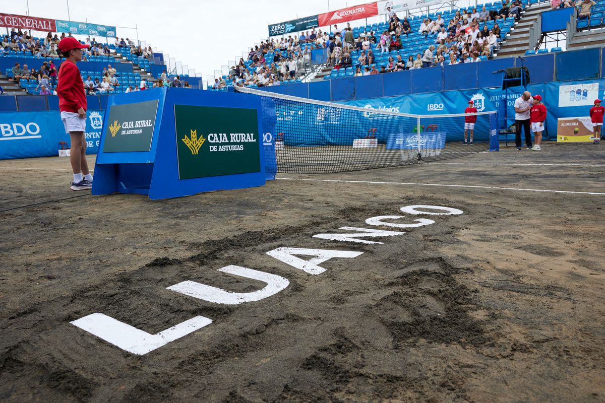Imagini fenomenale cu turneul de tenis pe plajă din Luanco