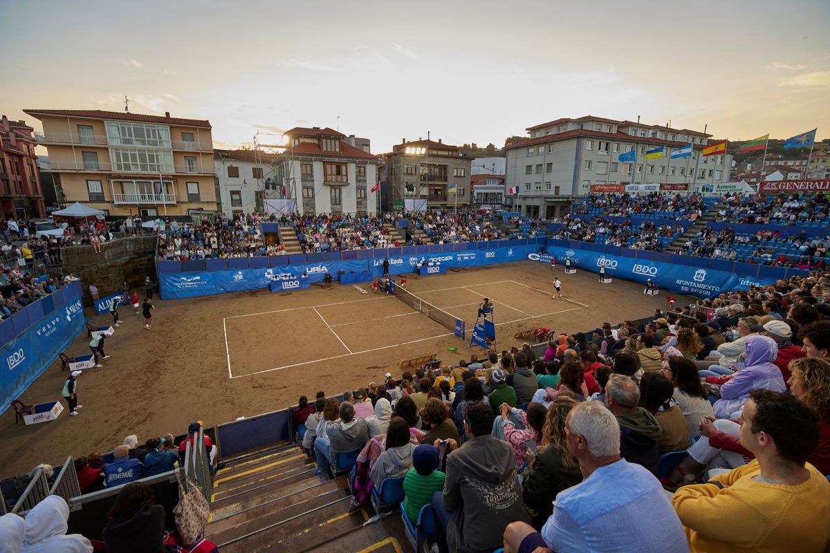 Imagini fenomenale cu turneul de tenis pe plajă din Luanco