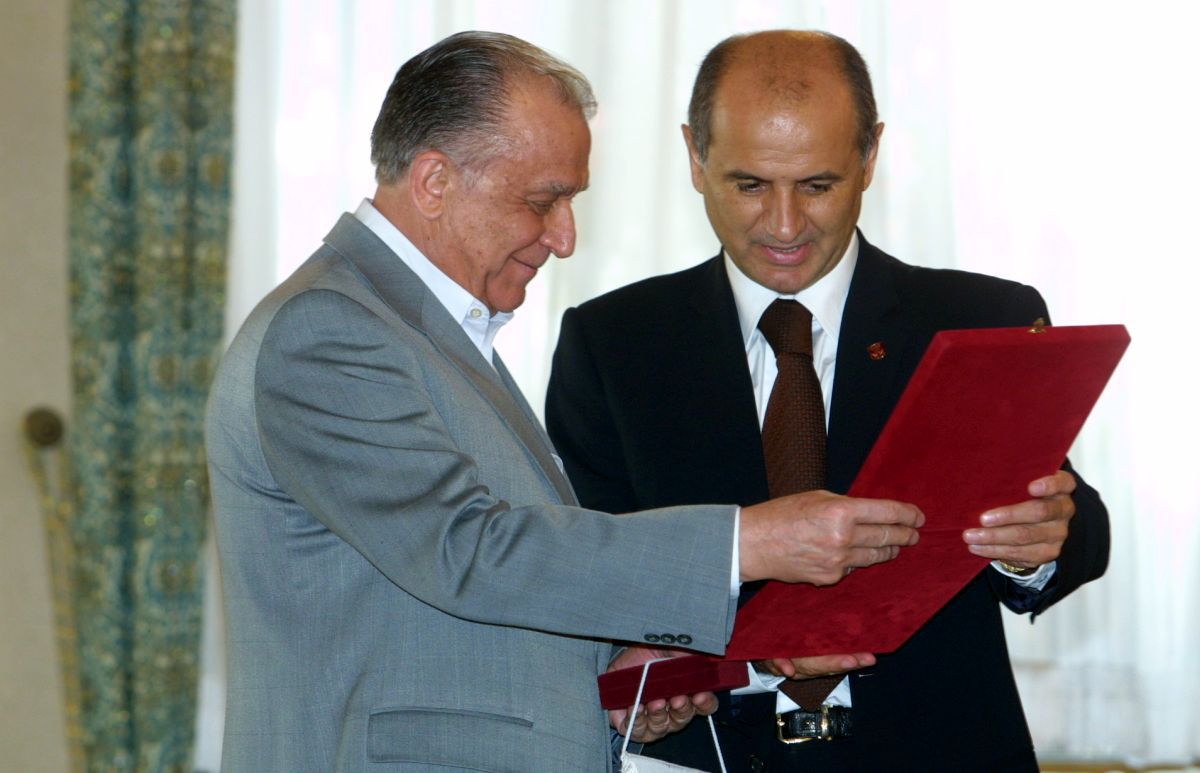 Rapidistul Ion Iliescu, alături de George Copos - imagini din arhiva de aur a Gazetei + alte ipostaze cu primul președinte de după căderea regimului comunist