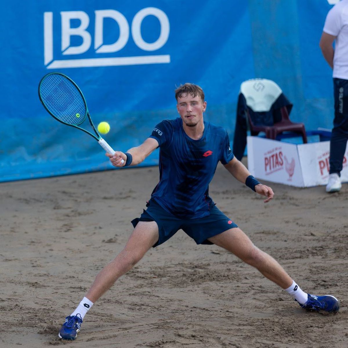 Imagini fenomenale cu turneul de tenis pe plajă din Luanco