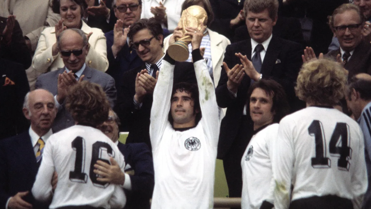 Gerd Müller, după triumful de la Cupa Mondială (1974)
