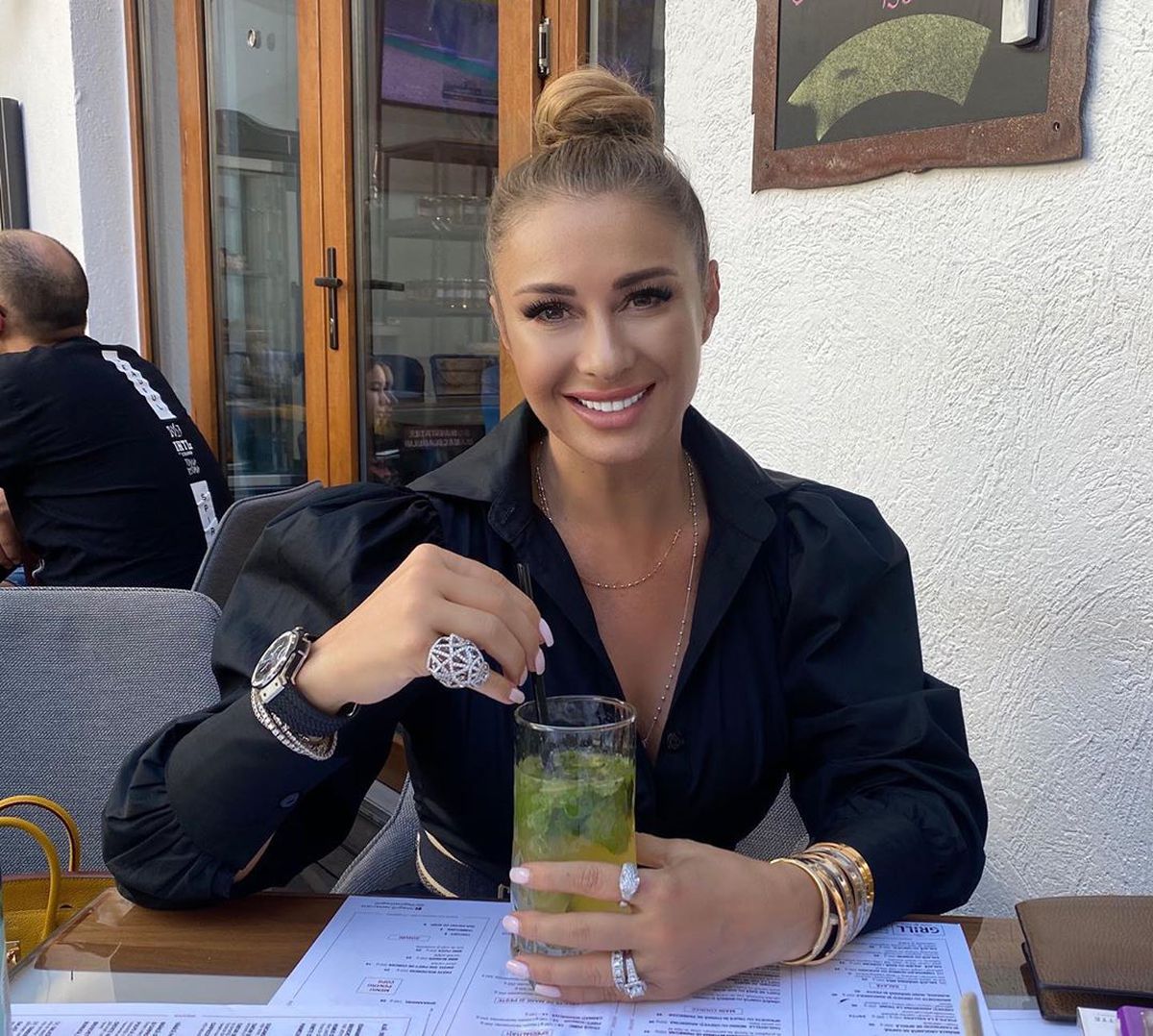 „Știu că sunt mai extravagantă ...” » Anamaria Prodan și 350 de diamante. Accesoriile orbitor de scumpe purtate de impresar pe Instagram