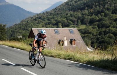 TURUL FRANȚEI. Nans Peters s-a impus în prima etapă din Pirinei, iar favoriții s-au tatonat