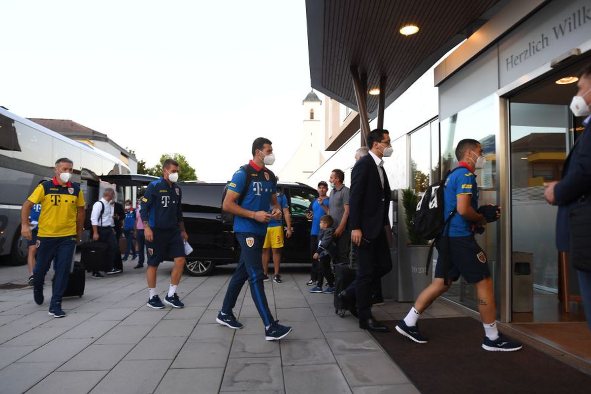 Austria - România. VIDEO+FOTO Cine i-a așteptat pe „tricolori” la hotelul din Austria