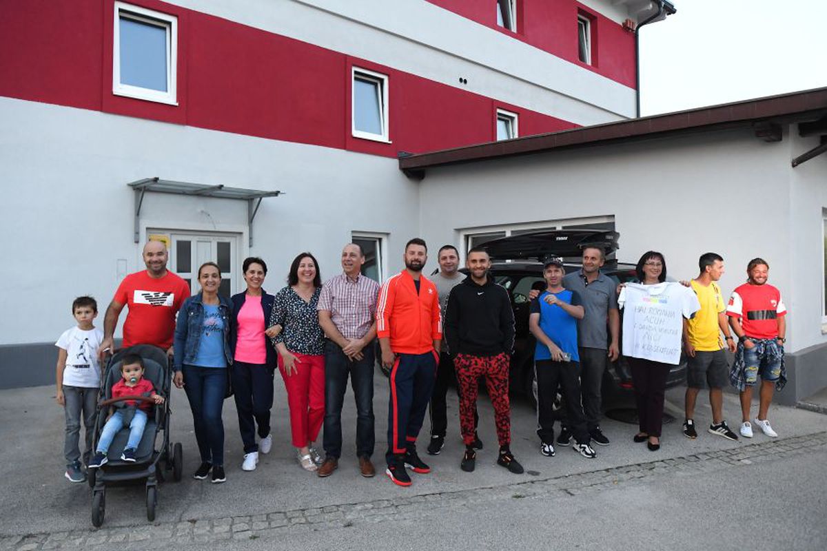 Austria - România. VIDEO+FOTO Cine i-a așteptat pe „tricolori” la hotelul din Austria