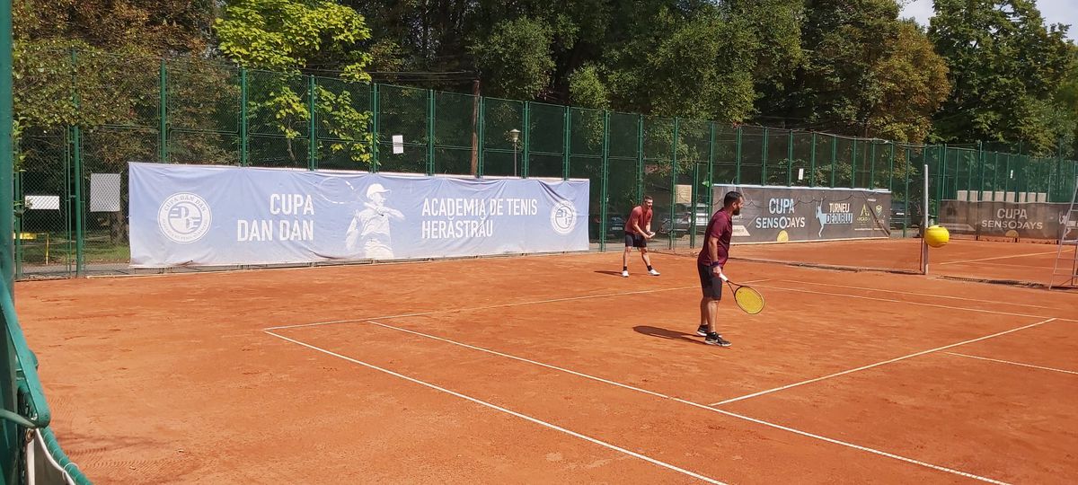 Daniel Niculae și Vasile Maftei joacă tenis la competiția organizată de Dan Șucu