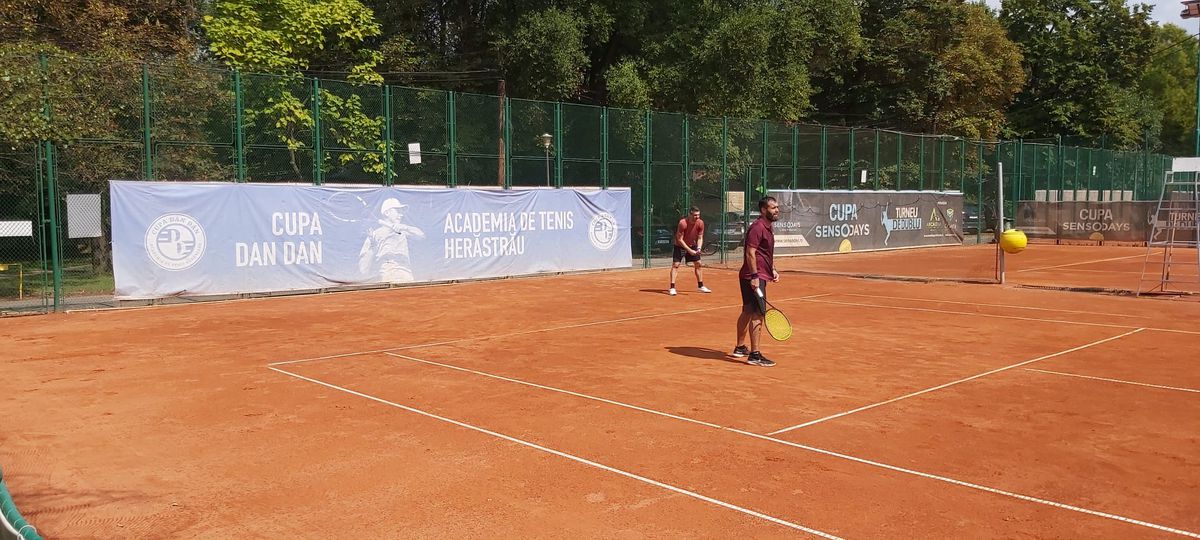 Daniel Niculae și Vasile Maftei joacă tenis la competiția organizată de Dan Șucu