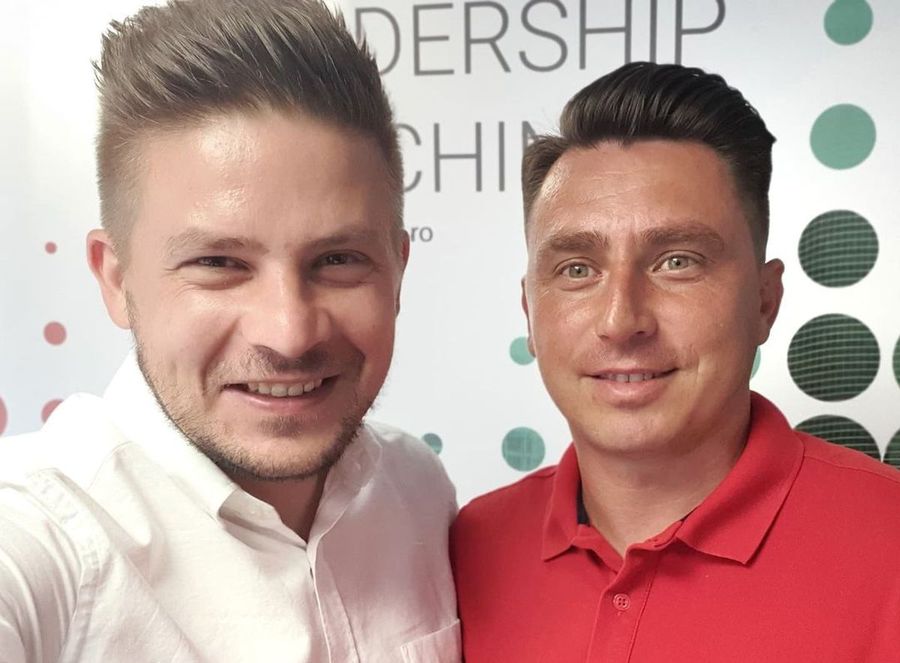 Bogdan Gribincea, în stânga, alături de Ilie Poenaru // sursă foto: Instagram Mental coaching-ul în sport: un moft sau un instrument necesar pentru marea performanță? Interviu cu profesionistul căruia i-au trecut pragul nume grele din fotbal: „La început m-am lovit de reticență totală”