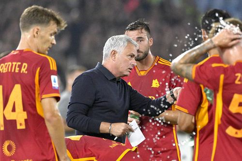 Jucătorii lui AS Roma s-au ridicat împotriva lui Jose Mourinho. Foto: Imago Images