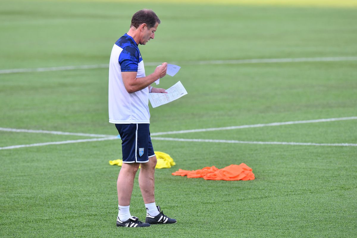 Franco Foda, notițe antrenament Kosovo