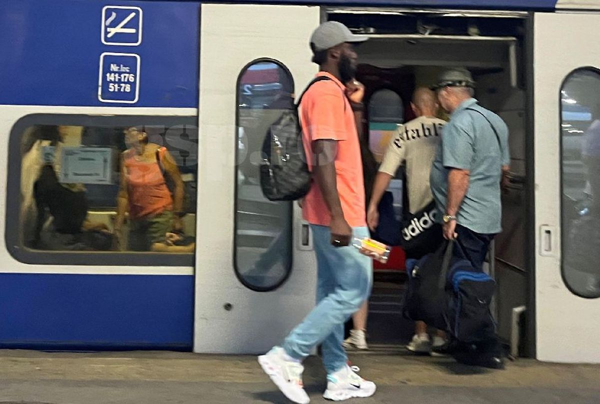 Transferul lui Sidibe la FCSB a picat! » De la Palat, în Gara de Nord: imagini COLOSALE surprinse de GSP! Fotbalistul lui Mititelu a luat acceleratul spre Craiova