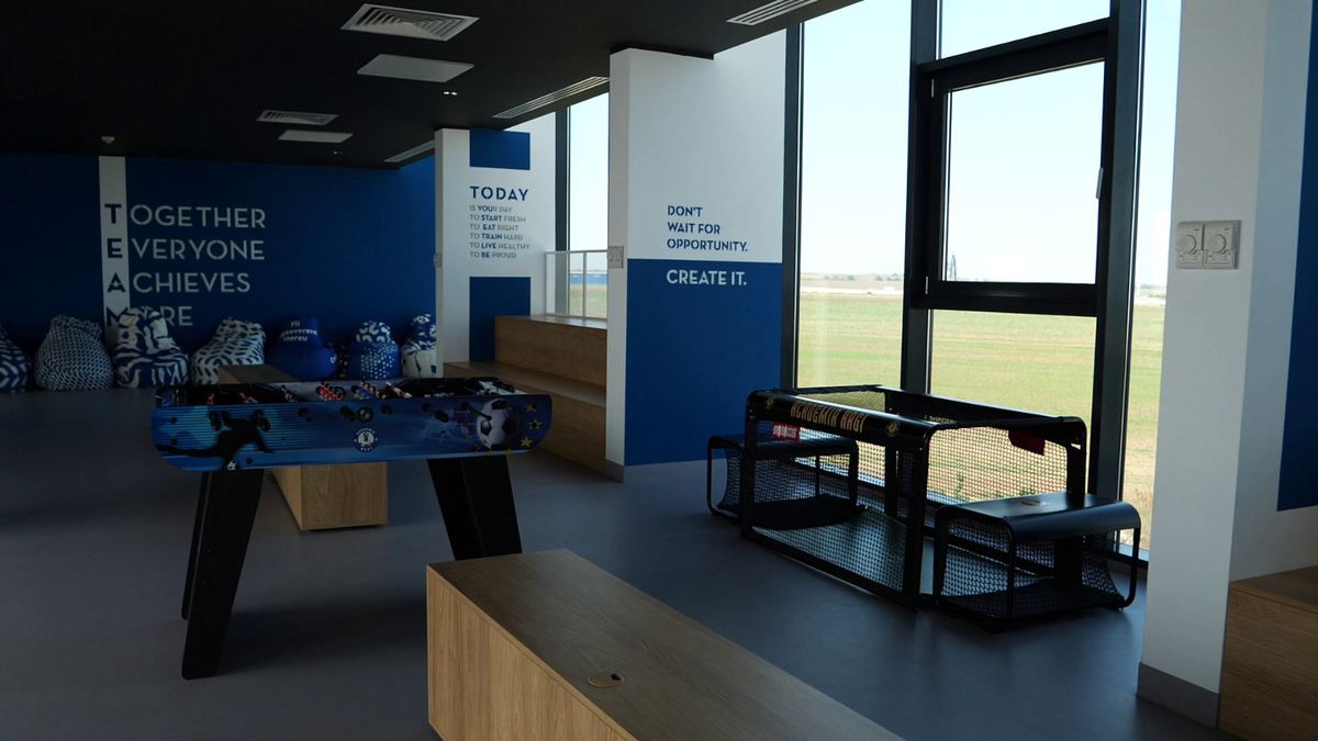 Mesaje războinice pentru juniorii lui Hagi » Îndemnurile care au împânzit Academia: „Durerea de astăzi...”