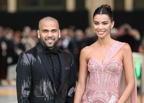 Cum arată viața lui Dani Alves, după ce a ieșit din arest » Fostul star de la Barcelona, ipostaze emoționante alături de iubită