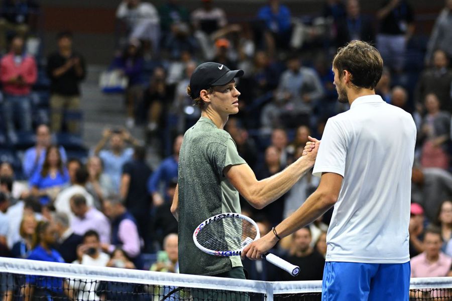 Jannik Sinner l-a învins pe Medvedev și e în premieră în semifinale la US Open