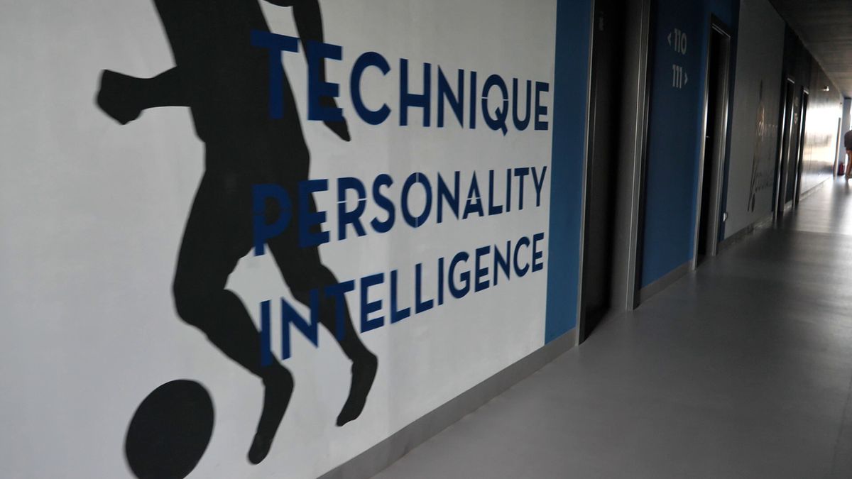 Mesaje războinice pentru juniorii lui Hagi » Îndemnurile care au împânzit Academia: „Durerea de astăzi...”