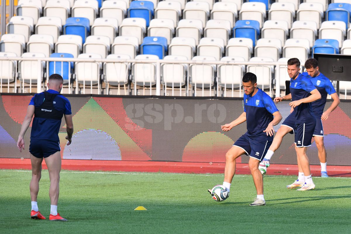 Avem schemele kosovarilor! » Gazeta a fotografiat foile de lucru ale selecționerului Franco Foda + de ce n-a acceptat Lucescu să vorbească decât în română