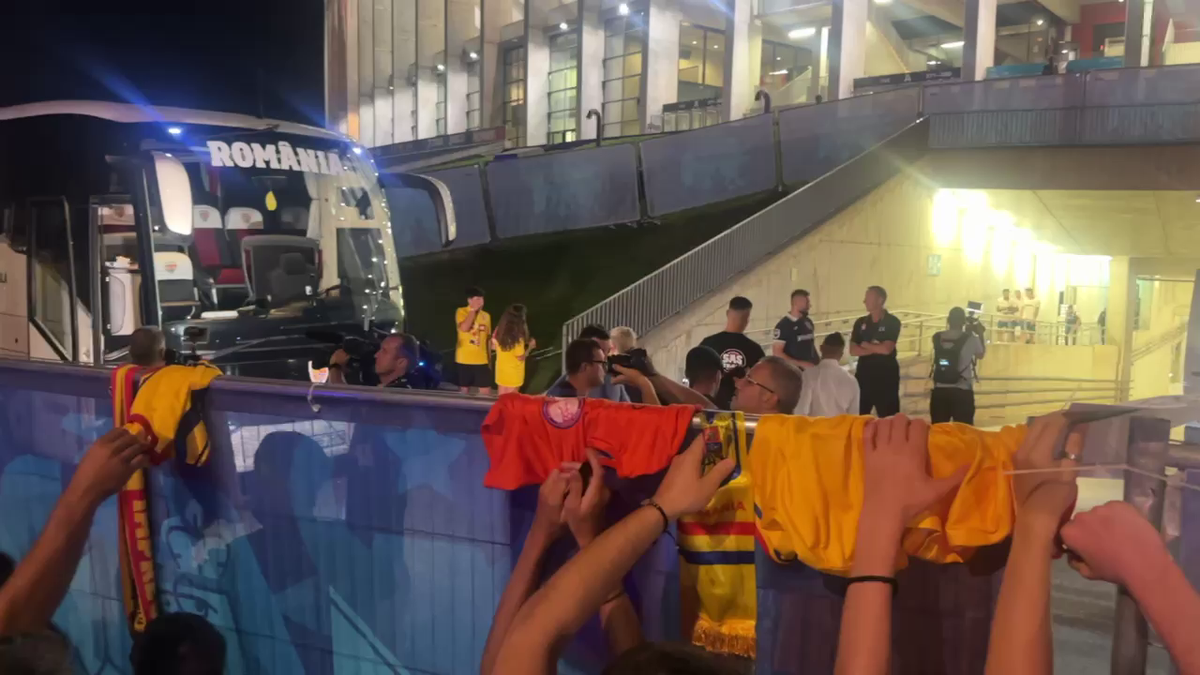 Scene penibile: generația de suflet, ascunsă de copii prin garduri de doi metri! Ce nu s-a văzut la TV, după umilința din România - Canada