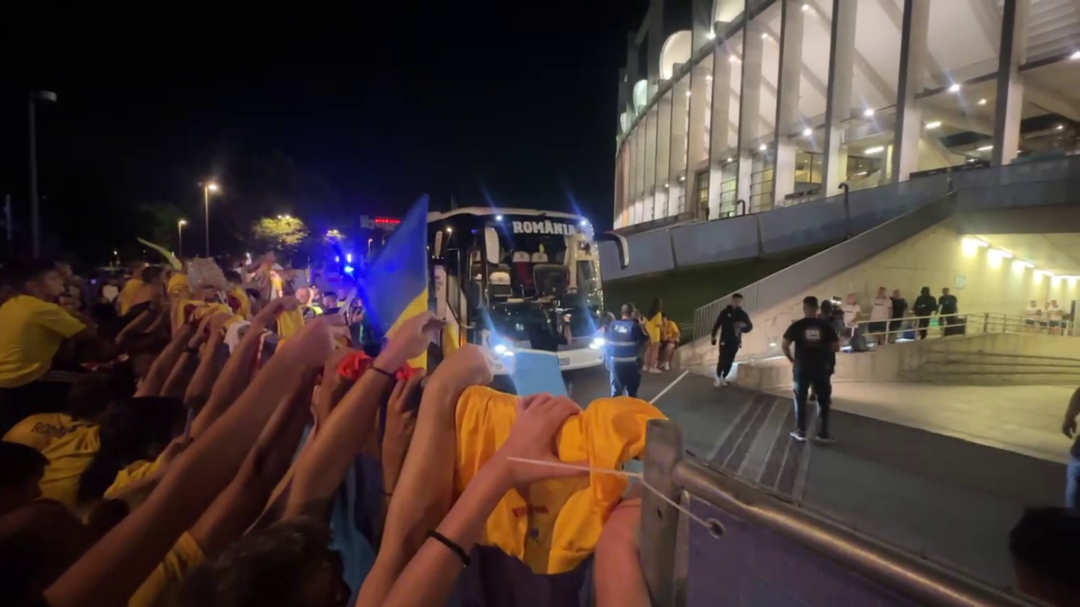 Scene penibile: generația de suflet, ascunsă de copii prin garduri de doi metri! Ce nu s-a văzut la TV, după umilința din România - Canada