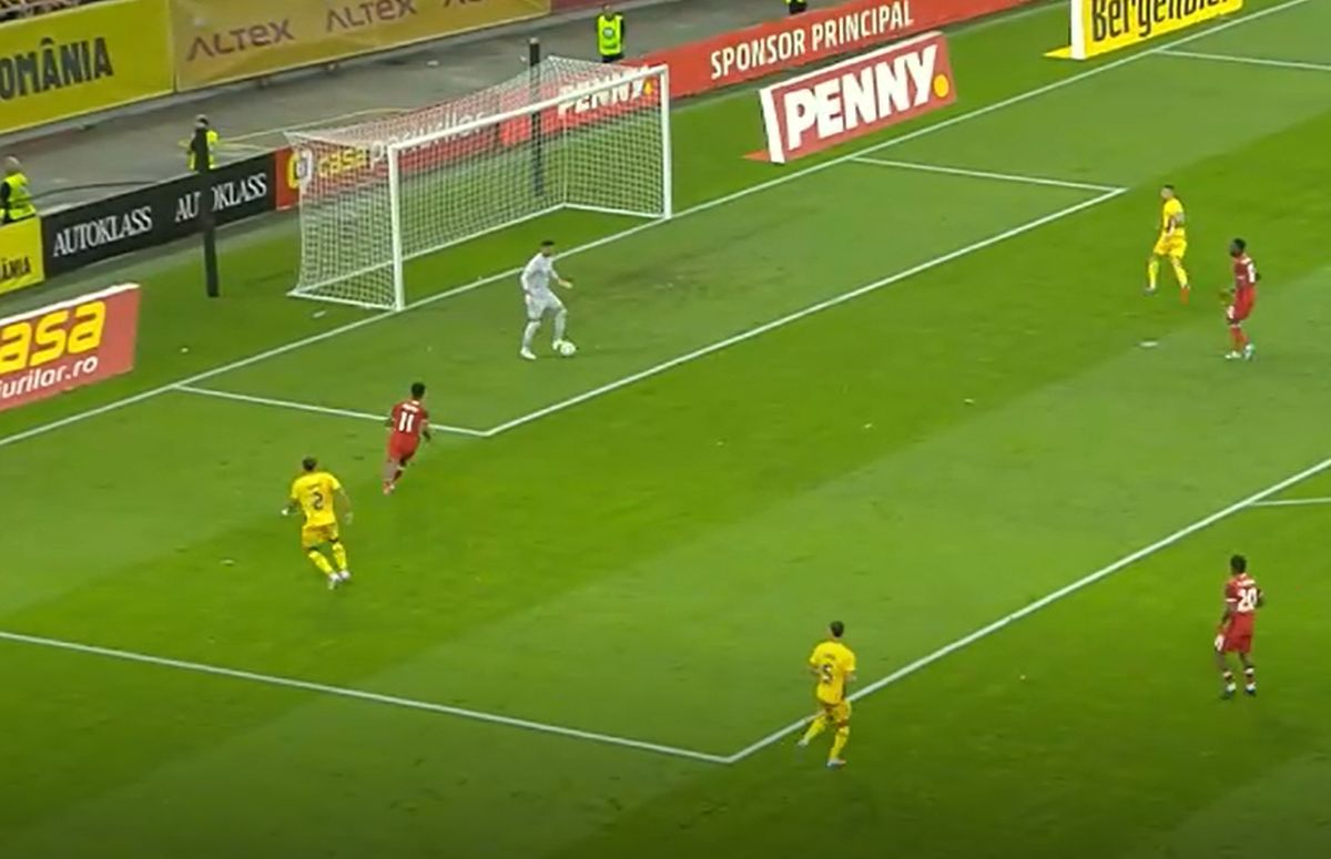 Ce prostie a făcut Moldovan în România - Canada! Reacția lui Lucescu, după gafa monumentală