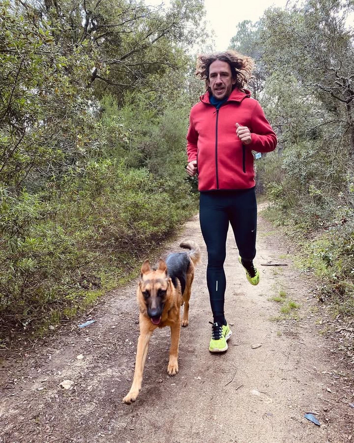 Scandal în Spania! Carles Puyol, „guru” la un eveniment controversat pentru „bărbați derutați și pustii pe dinăuntru”: „Dumnezeu a cerut un congres”