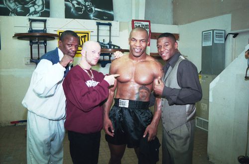 A depășit faza de glumă! Floyd Mayweather și Mike Tyson se vor bate într-un meci de box fără precedent