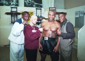 A depășit faza de glumă! Floyd Mayweather și Mike Tyson se vor bate într-un meci de box fără precedent