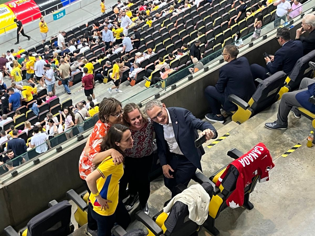 Multe VIP-uri la România - Canada + momentul care a ridicat Arena Națională în picioare