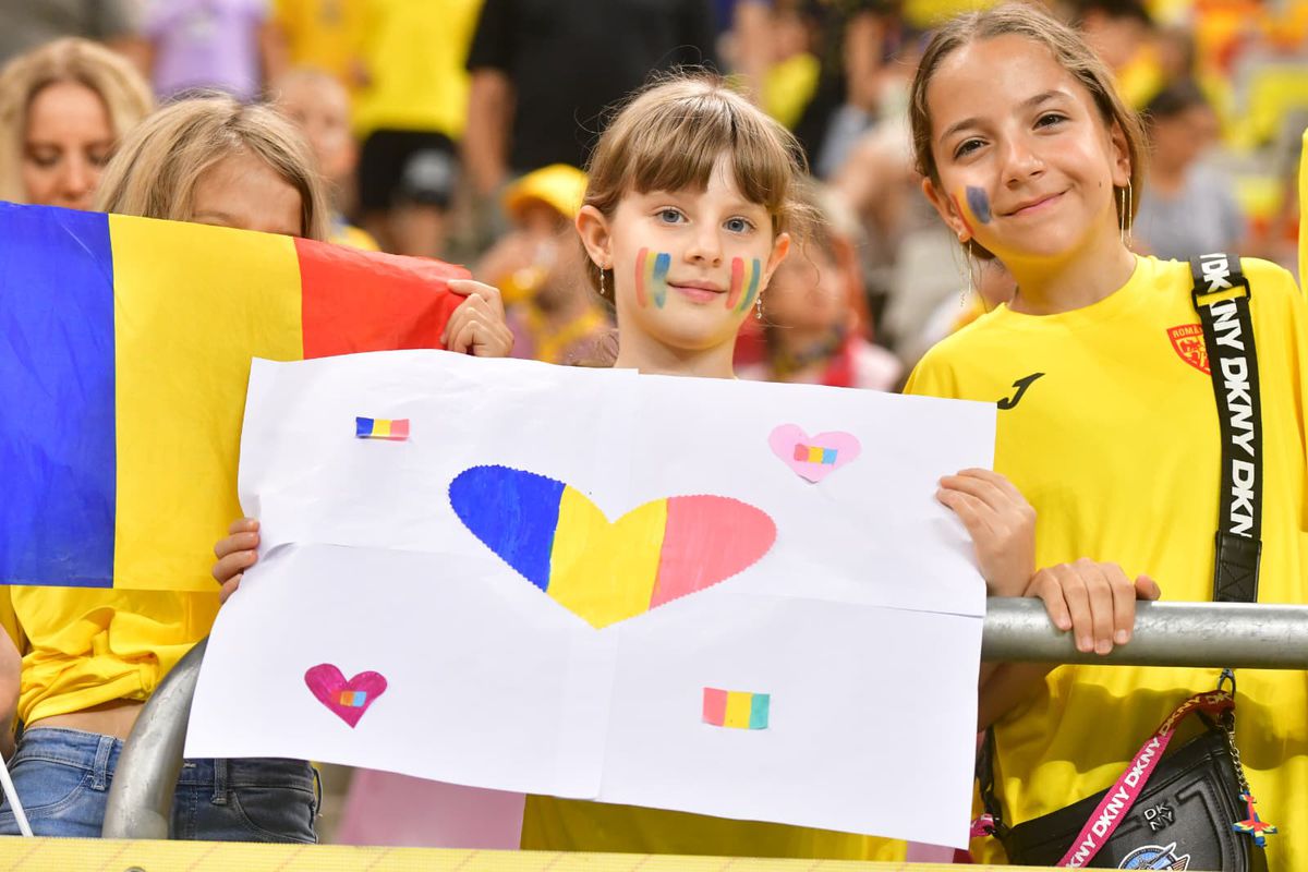 Mircea Lucescu i-a luat pe rând, după România - Canada: „Nu trebuie să își permită să facă asta!”
