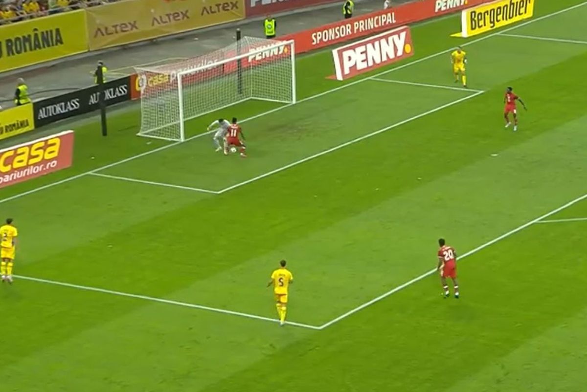 Ce prostie a făcut Moldovan în România - Canada! Reacția lui Lucescu, după gafa monumentală