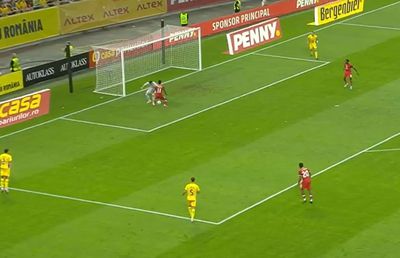 Ce prostie a făcut Moldovan în România - Canada! Reacția lui Lucescu, după gafa monumentală