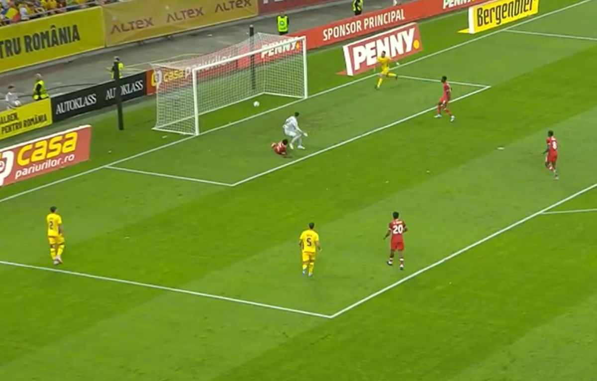 Ce prostie a făcut Moldovan în România - Canada! Reacția lui Lucescu, după gafa monumentală