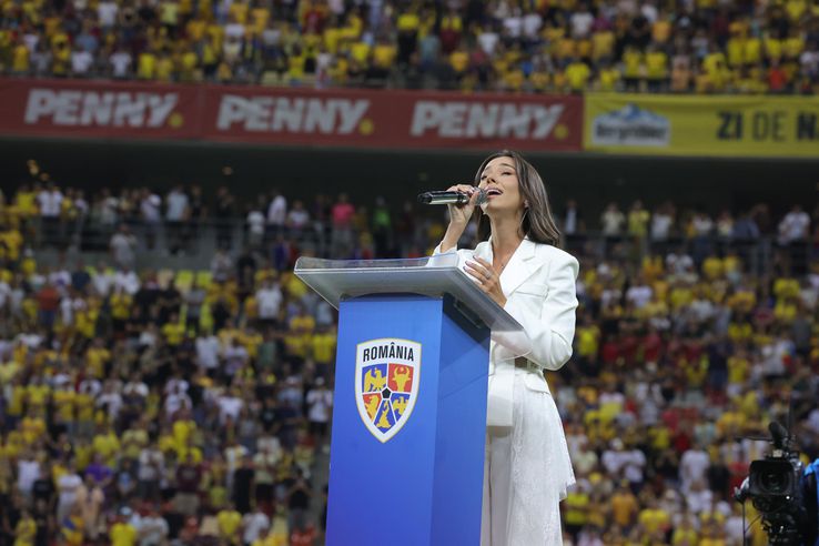 Mira, intonând imnul României / Foto: Ionuț Iordache GSP