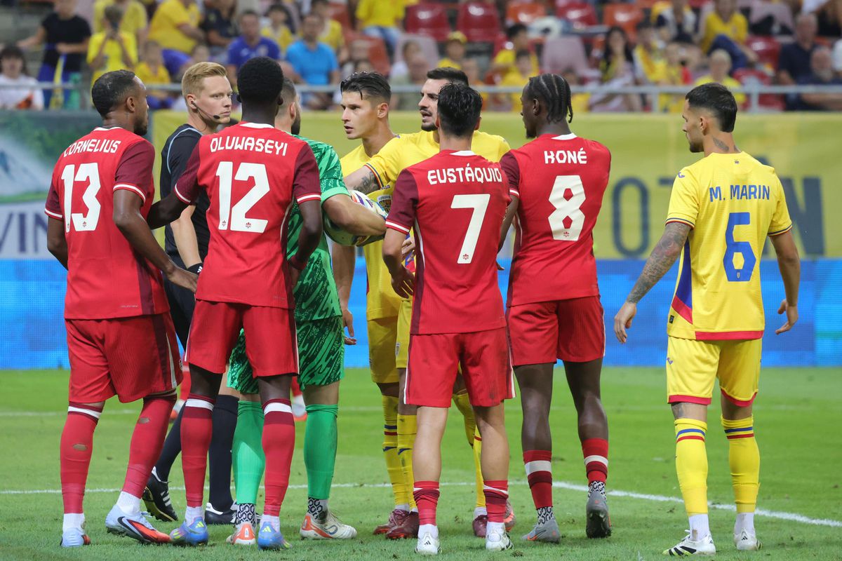 Mircea Lucescu i-a luat pe rând, după România - Canada: „Nu trebuie să își permită să facă asta!”