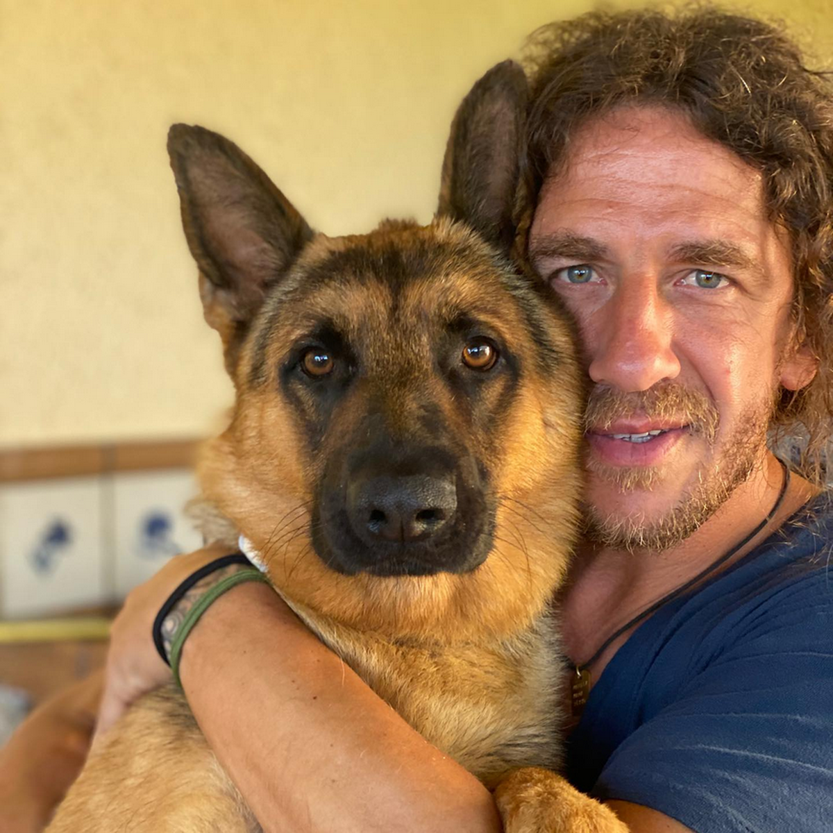 Incredibila transformare a lui Carles Puyol » S-a retras în munți, are o companie bazată pe realitatea virtuală și s-a apucat de acroyoga: „Nu faceți așa ceva acasă!”