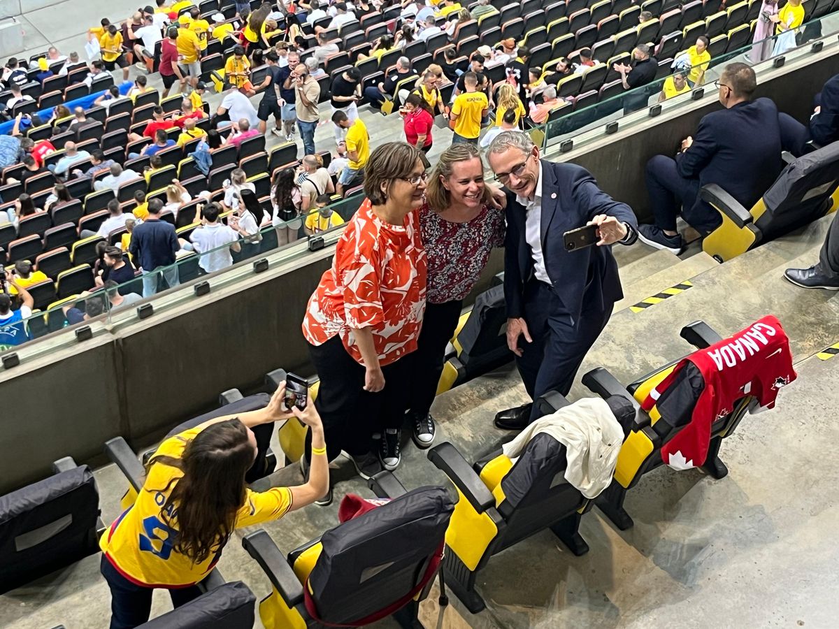 Multe VIP-uri la România - Canada + momentul care a ridicat Arena Națională în picioare