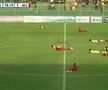 Jucătorii, arbitrul și cameramanii s-au aruncat la pământ pentru a evita pericolul!