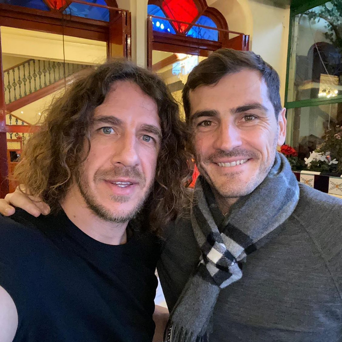 Incredibila transformare a lui Carles Puyol » S-a retras în munți, are o companie bazată pe realitatea virtuală și s-a apucat de acroyoga: „Nu faceți așa ceva acasă!”