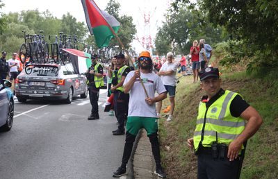 Ministrul de Externe al Spaniei e de acord cu excluderea echipei Israel-Premier Tech din La Vuelta