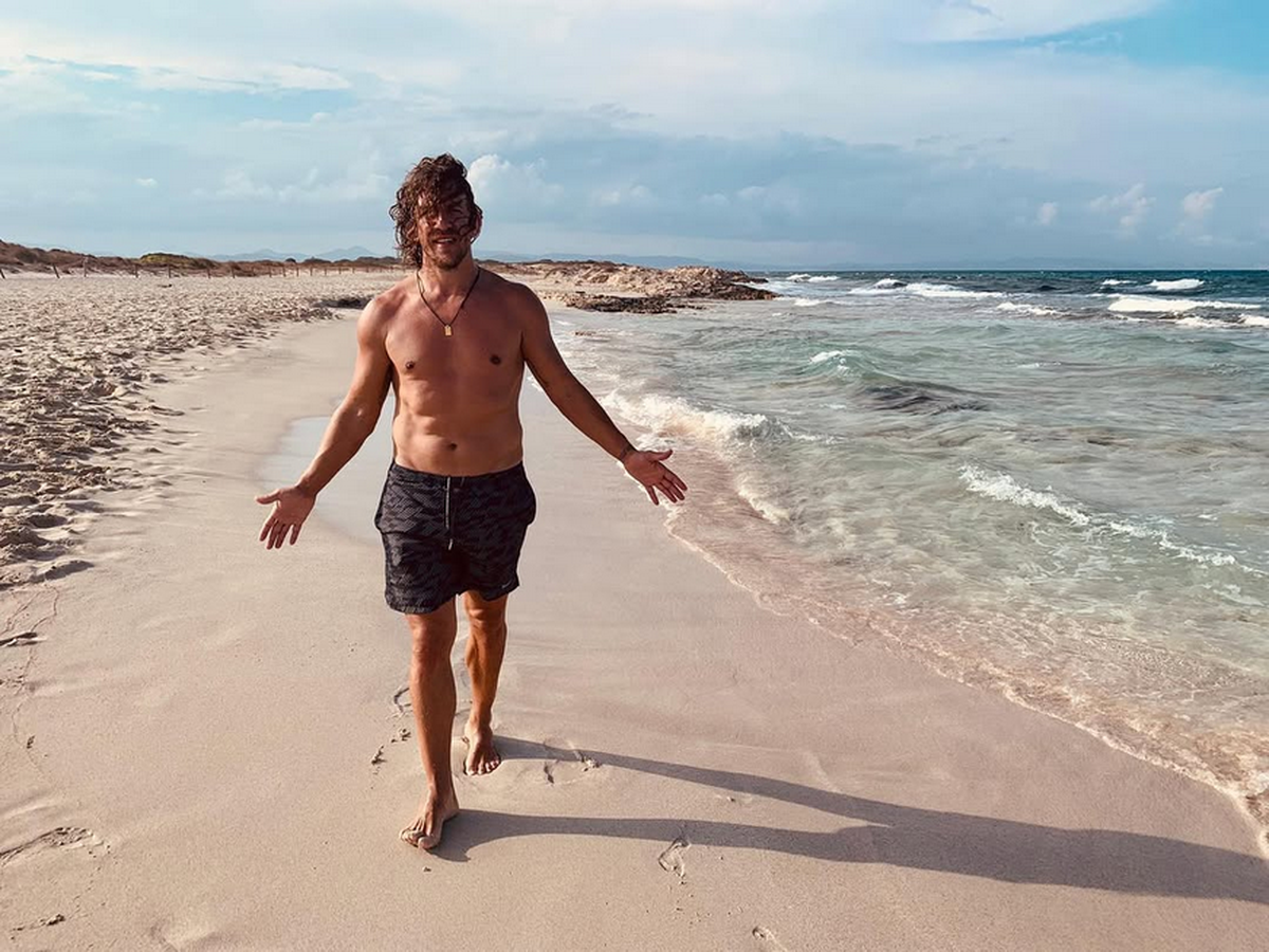 Incredibila transformare a lui Carles Puyol » S-a retras în munți, are o companie bazată pe realitatea virtuală și s-a apucat de acroyoga: „Nu faceți așa ceva acasă!”