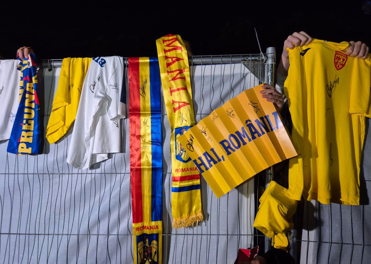 Scene penibile: generația de suflet, ascunsă de copii prin garduri de doi metri! Ce nu s-a văzut la TV, după umilința din România - Canada