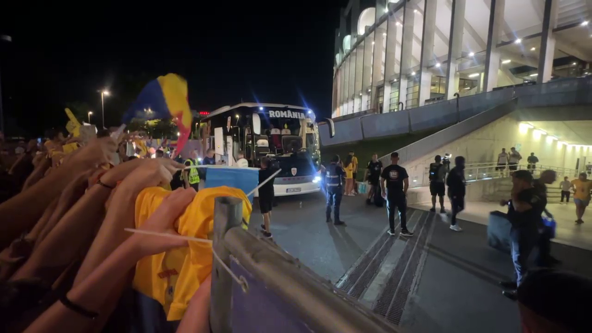 Scene penibile: generația de suflet, ascunsă de copii prin garduri de doi metri! Ce nu s-a văzut la TV, după umilința din România - Canada