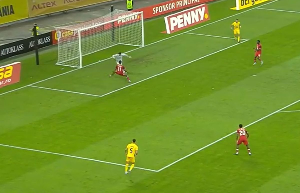 Ce prostie a făcut Moldovan în România - Canada! Reacția lui Lucescu, după gafa monumentală