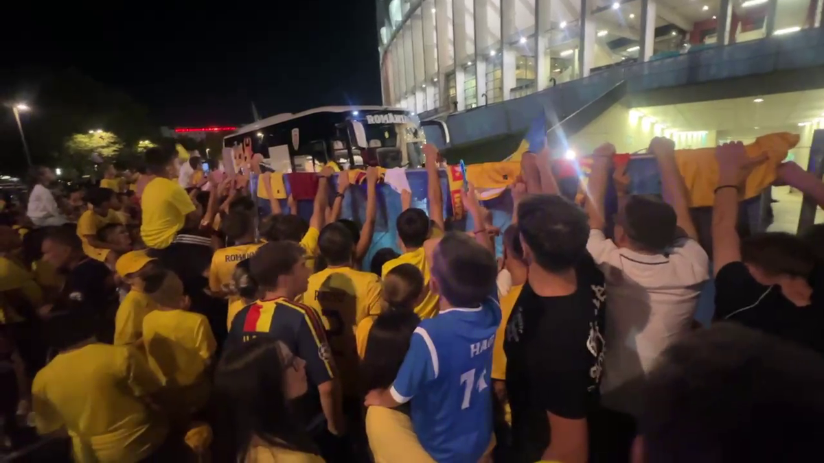 Scene penibile: generația de suflet, ascunsă de copii prin garduri de doi metri! Ce nu s-a văzut la TV, după umilința din România - Canada