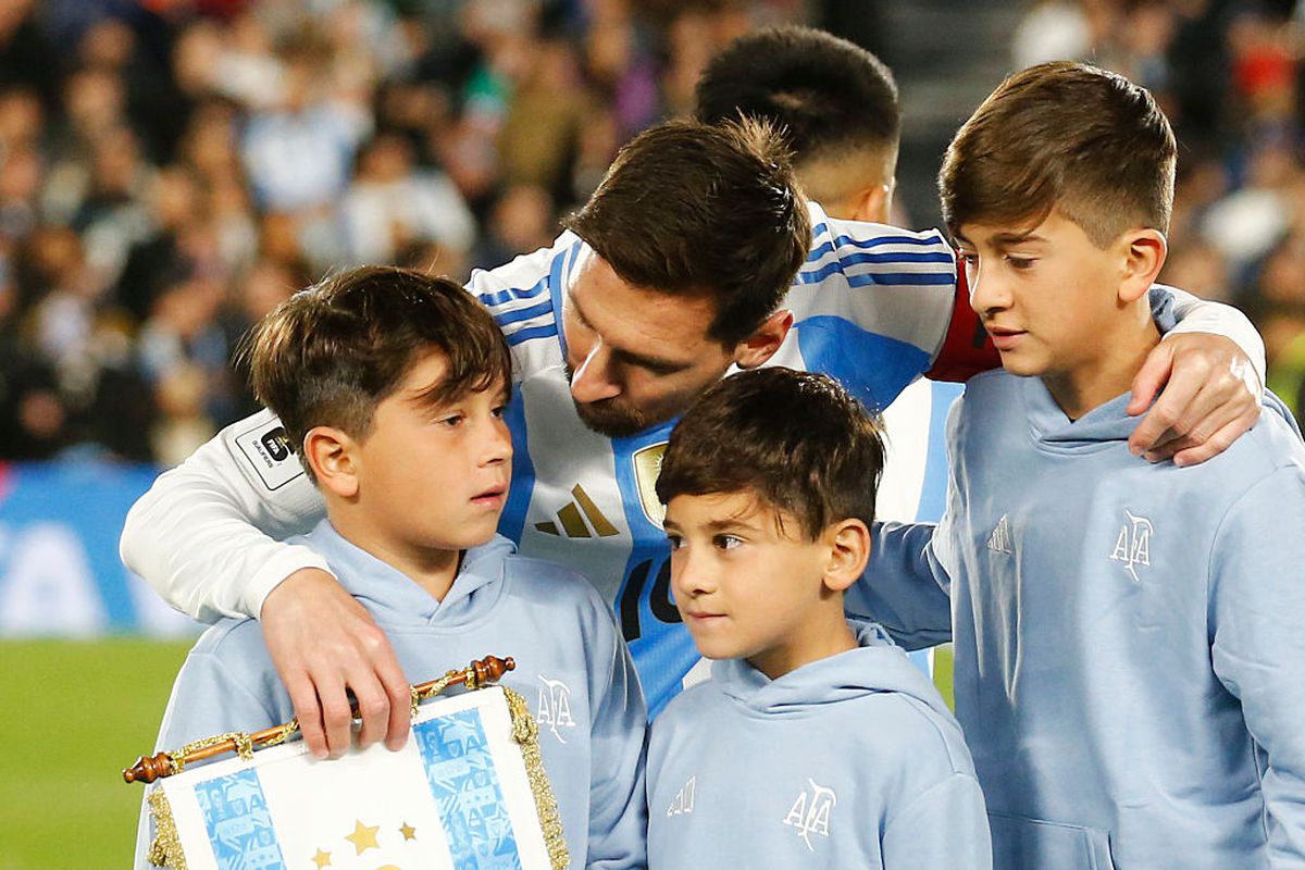 Lionel Messi a izbucnit în lacrimi înainte de Argentina - Venezuela