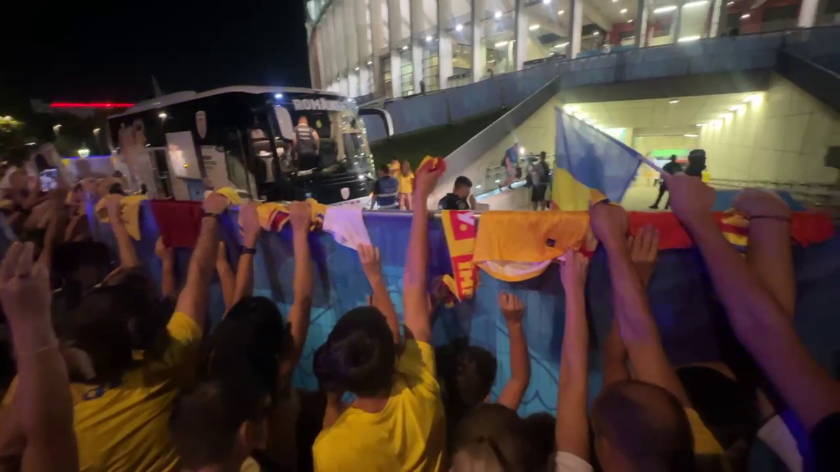 Scene penibile: generația de suflet, ascunsă de copii prin garduri de doi metri! Ce nu s-a văzut la TV, după umilința din România - Canada